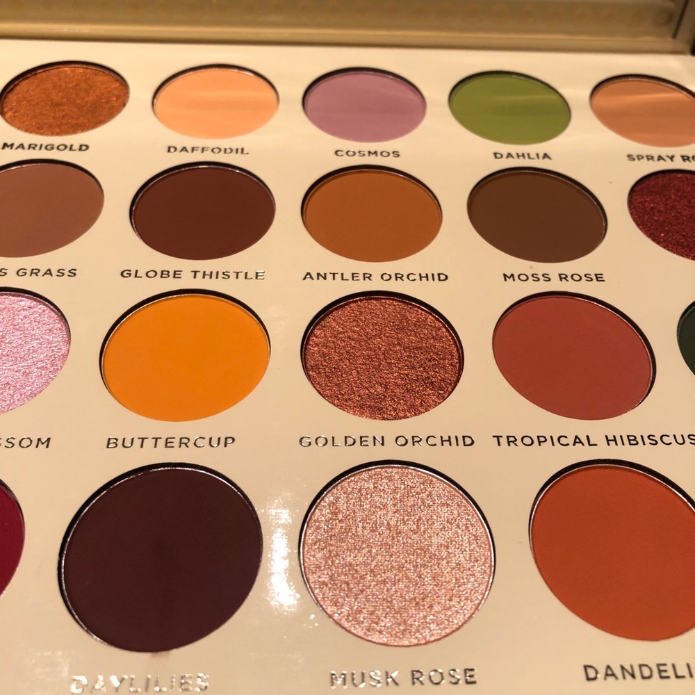 ACE BEAUTE Floral Vintage Eyeshadow Palette - Picture 5 of 13